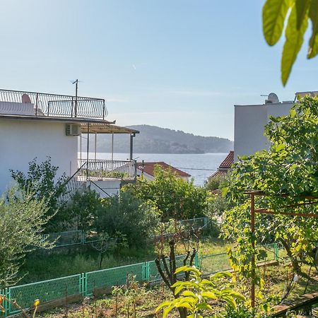 Apartments By The Sea Seget Vranjica, Trogir - 1038 Ngoại thất bức ảnh