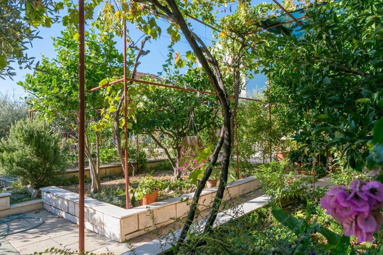Apartments By The Sea Seget Vranjica, Trogir - 1038 Ngoại thất bức ảnh