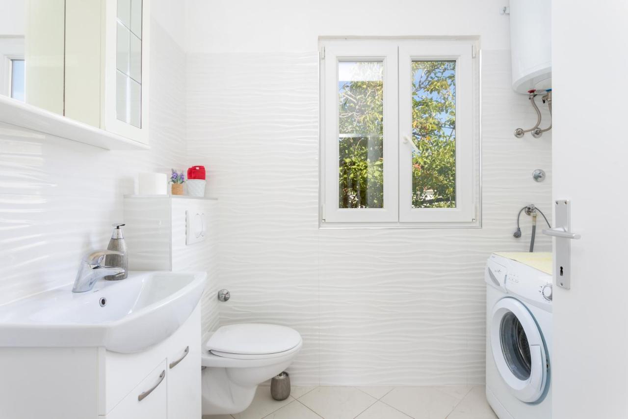 Apartments By The Sea Seget Vranjica, Trogir - 1038 Ngoại thất bức ảnh