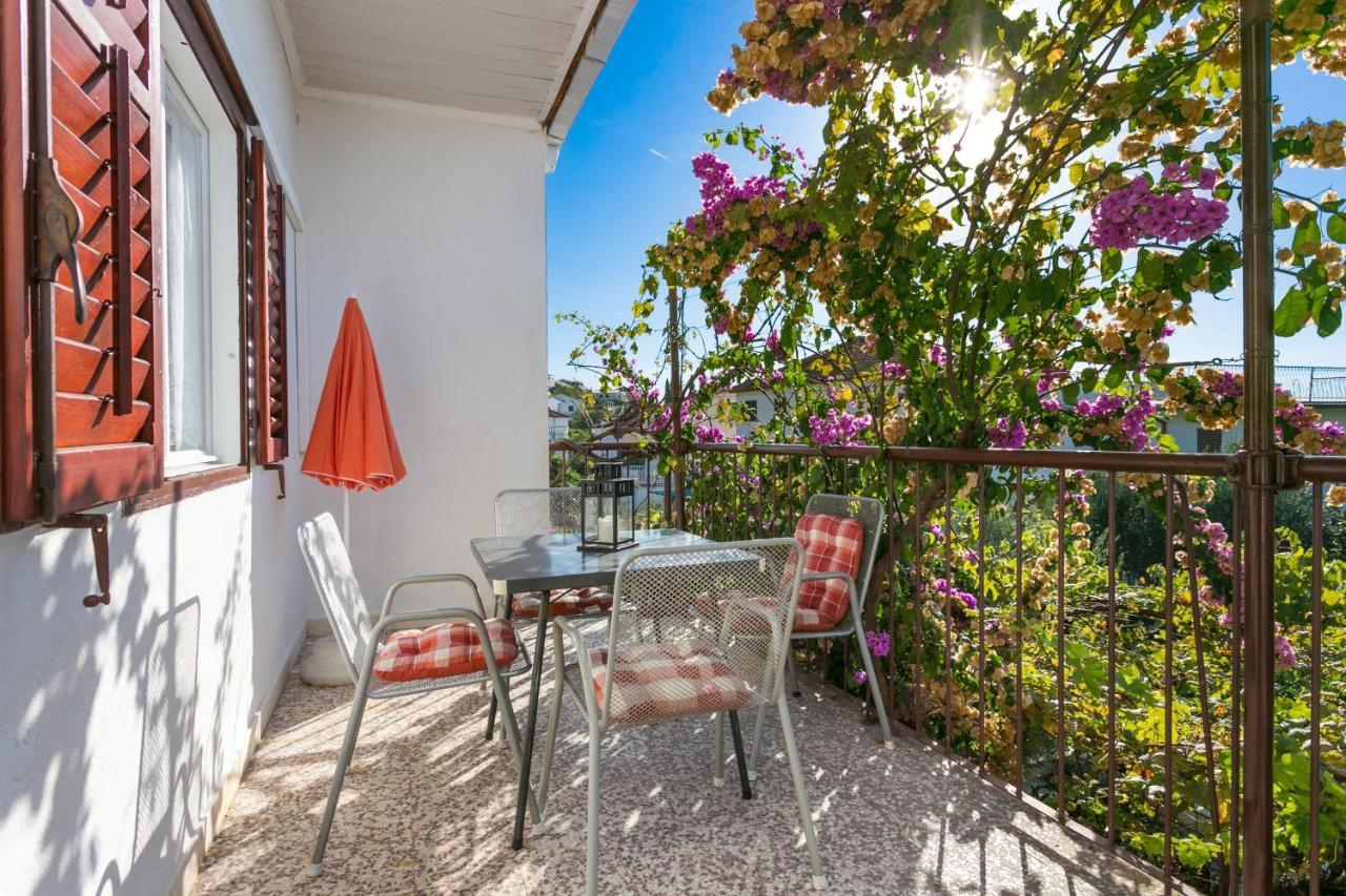 Apartments By The Sea Seget Vranjica, Trogir - 1038 Ngoại thất bức ảnh