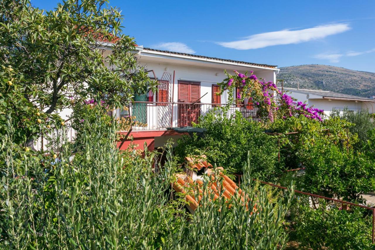 Apartments By The Sea Seget Vranjica, Trogir - 1038 Ngoại thất bức ảnh