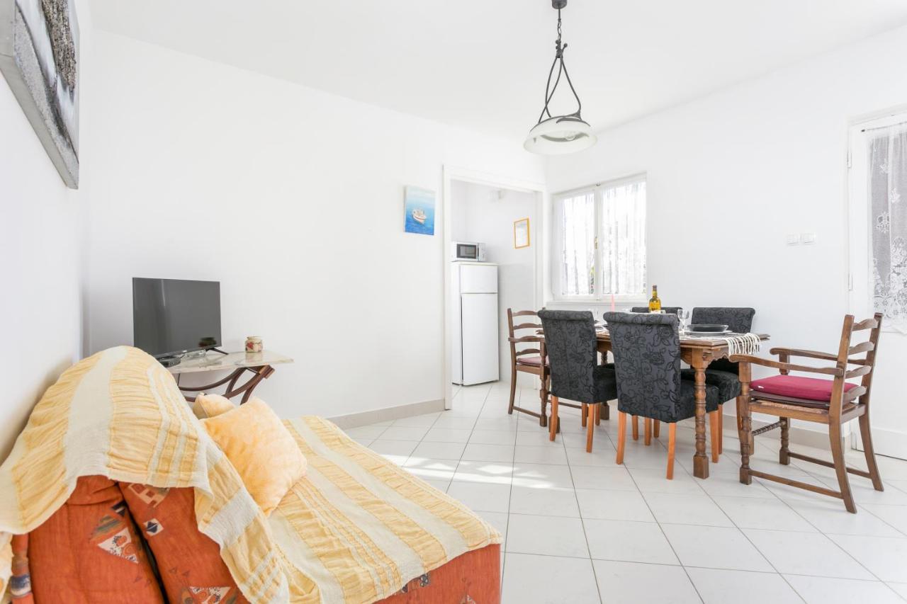 Apartments By The Sea Seget Vranjica, Trogir - 1038 Ngoại thất bức ảnh