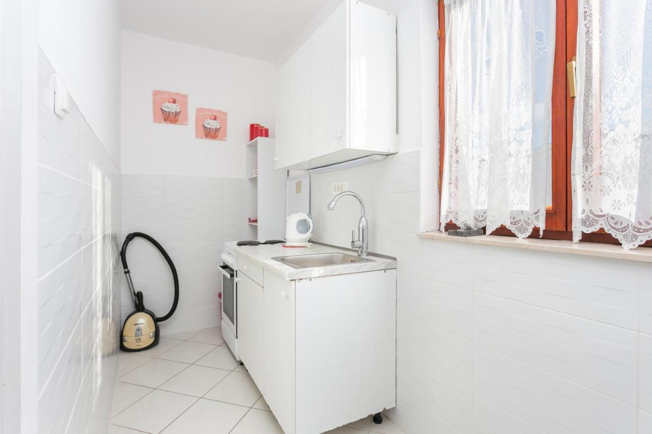 Apartments By The Sea Seget Vranjica, Trogir - 1038 Ngoại thất bức ảnh
