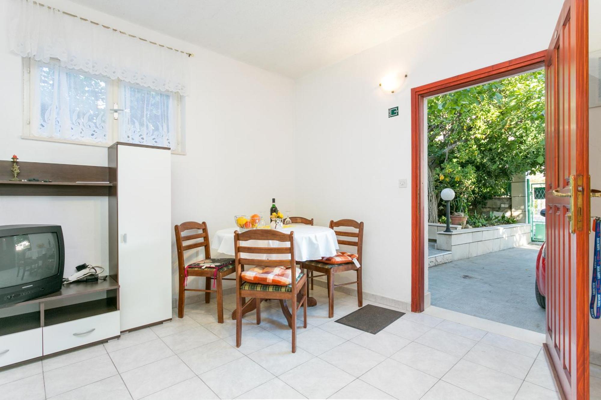 Apartments By The Sea Seget Vranjica, Trogir - 1038 Ngoại thất bức ảnh